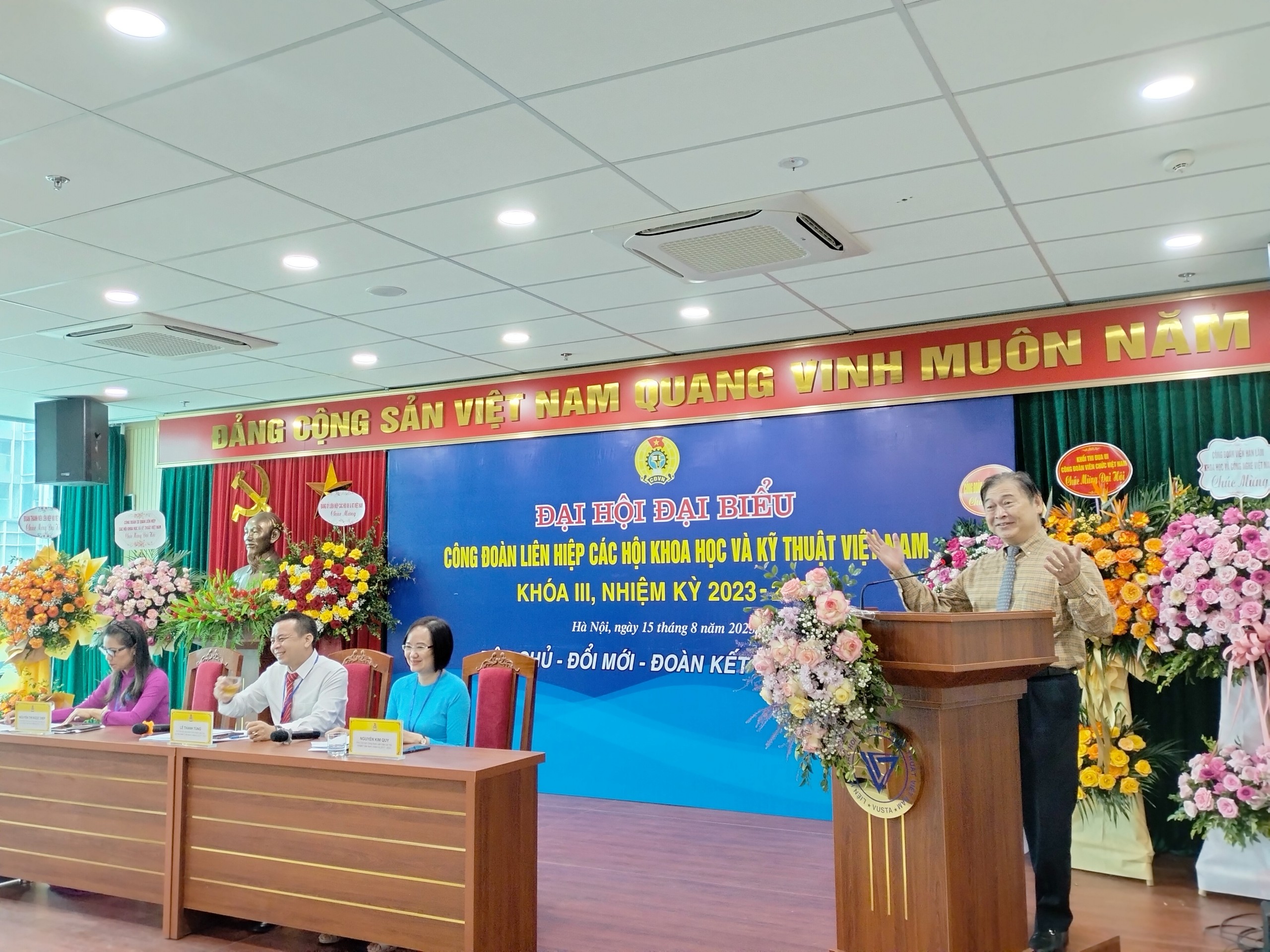 TSKH. Phan Xu&acirc;n Dũng, B&iacute; thư Đảng đo&agrave;n, Chủ tịch VUSTA ph&aacute;t biểu tại Đại hội.