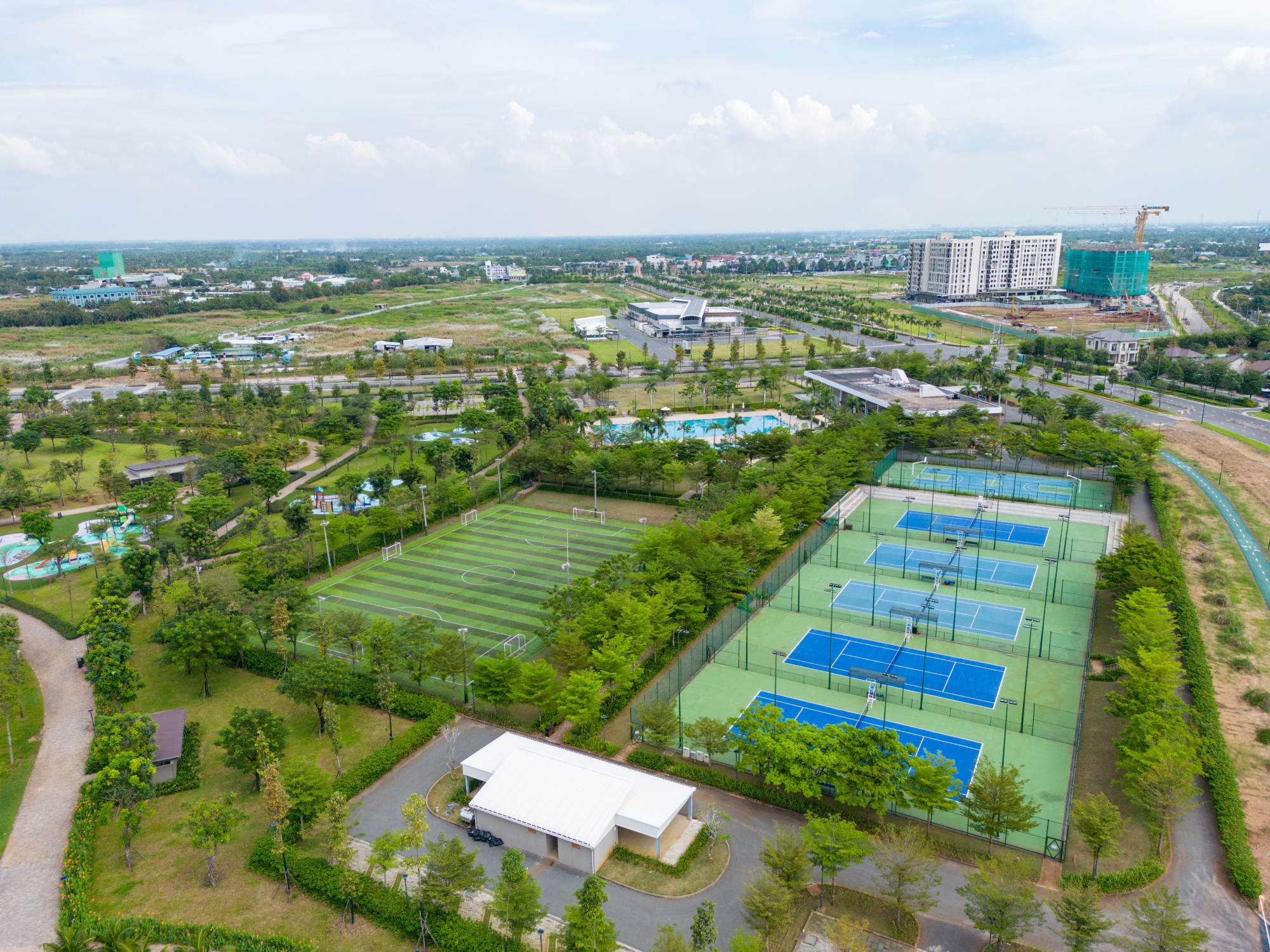 Cư dân EHome Southgate thụ hưởng môi trường sống tiện nghi của khu đô thị 355ha.