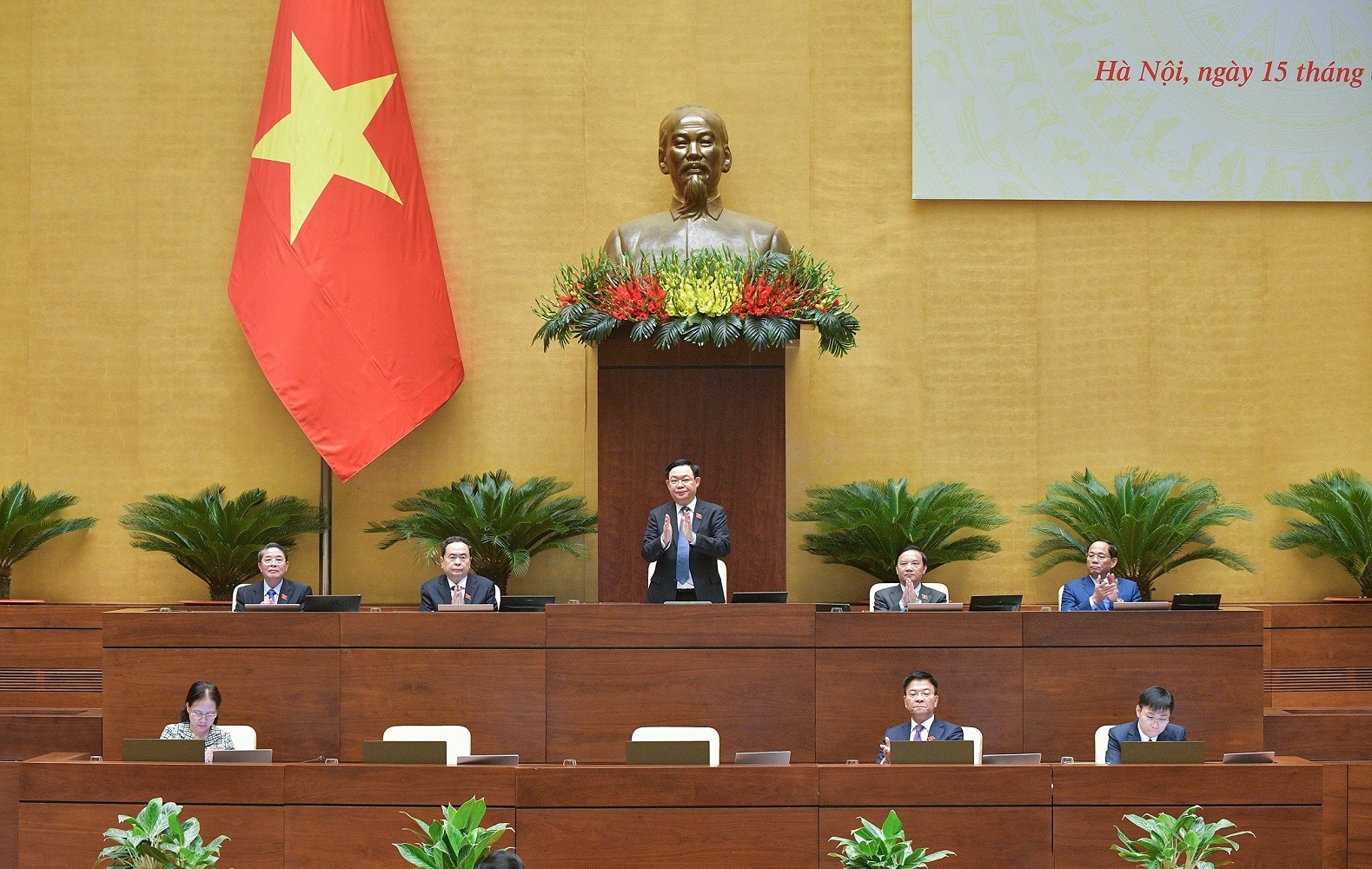 Chủ tịch Quốc hội Vương Đình Huệ chủ trì phiên chất vấn và trả lời chất vấn nhóm vấn đề thuộc lĩnh vực của Bộ Tư pháp. Ảnh: Quốc hội.