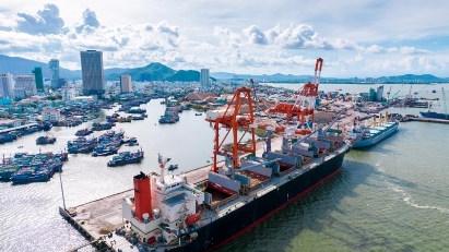 Wharf upgrades enable Quy Nhon Port to welcome larger vessels