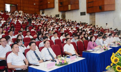 Hà Nội dứt khoát không còn cảnh xếp hàng thâu đêm đăng ký học