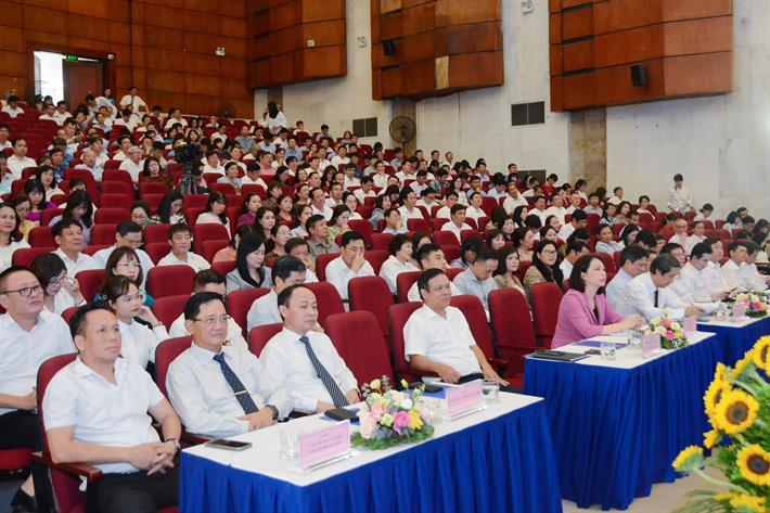 Các đại biểu dự hội nghị.