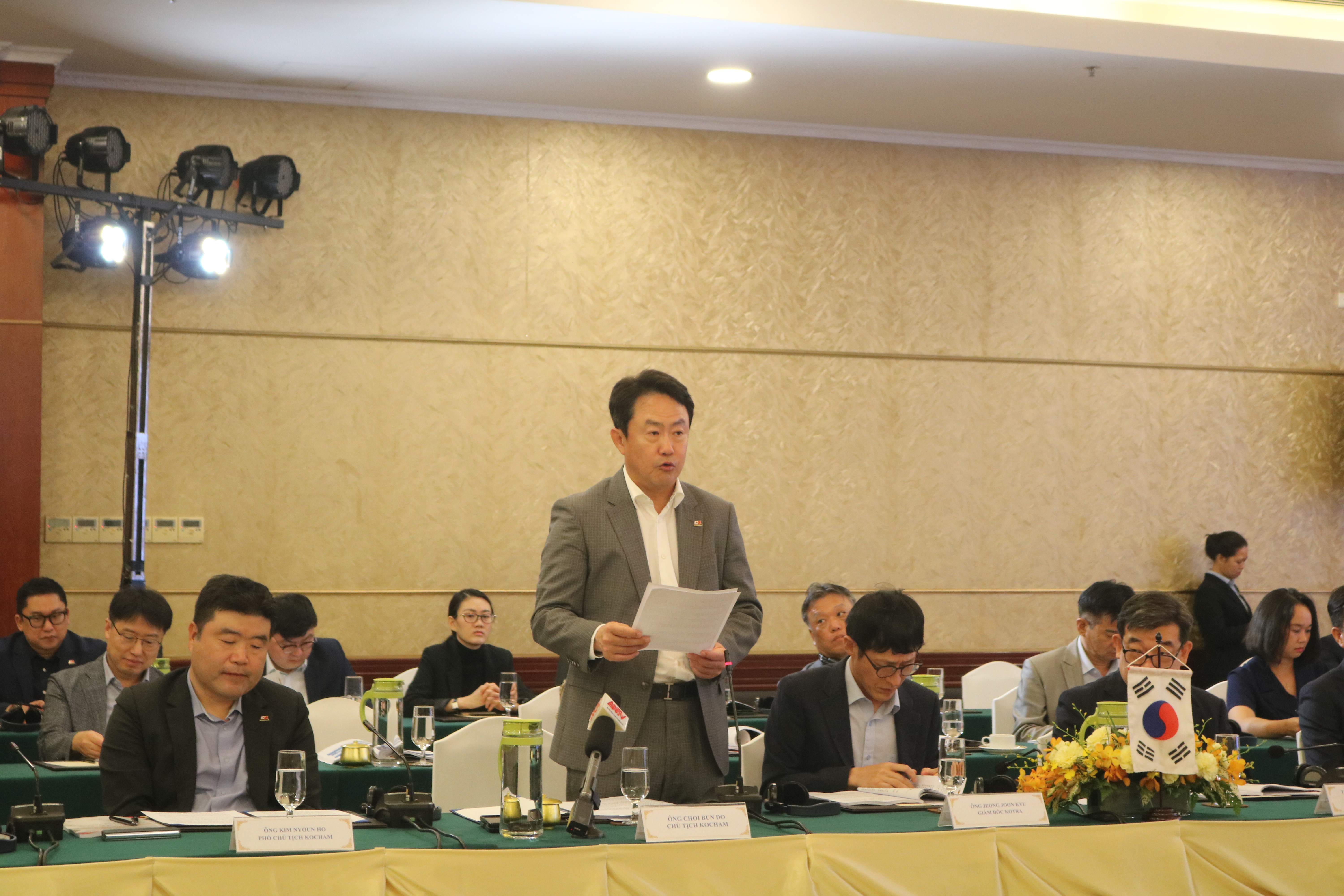 Ong Choi Bun Do - Chủ tịch Hiệp hội Thương mại v&agrave; c&ocirc;ng nghiệp H&agrave;n Quốc tại miền Trung v&agrave; miền Nam Việt Nam (KOCHAM) ph&aacute;t biểu tại hội nghị - Ảnh: PT