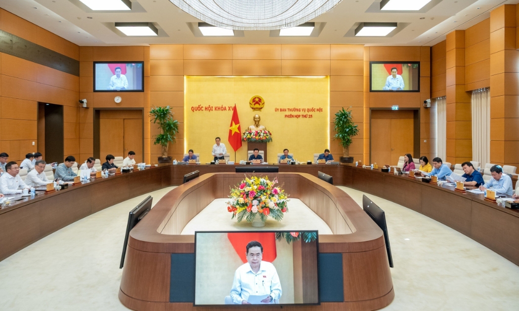 Phiên họp của Ủy ban Thường vụ Quốc hội cho ý kiến về dự án Luật Bảo hiểm xã hội (sửa đổi), sáng 17/8. Ảnh - Quochoi.vn.