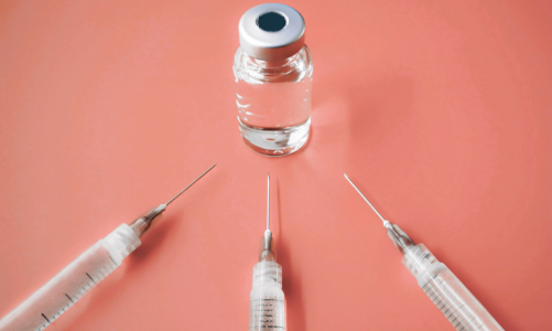 Biến thể phụ Eris không đủ khiến người dân quan tâm tới loại vaccine mới