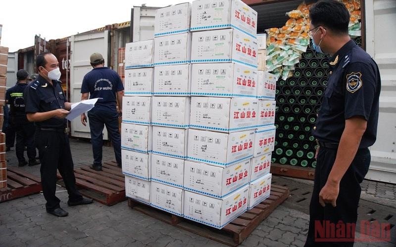 Dự báo dịp trước, trong và sau Tết Nguyên đán Giáp Thìn, hoạt động buôn lậu, vận chuyển trái phép hàng qua biên giới sẽ phức tạp.