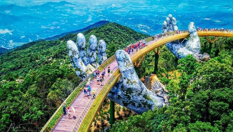 Tourists in Da Nang.