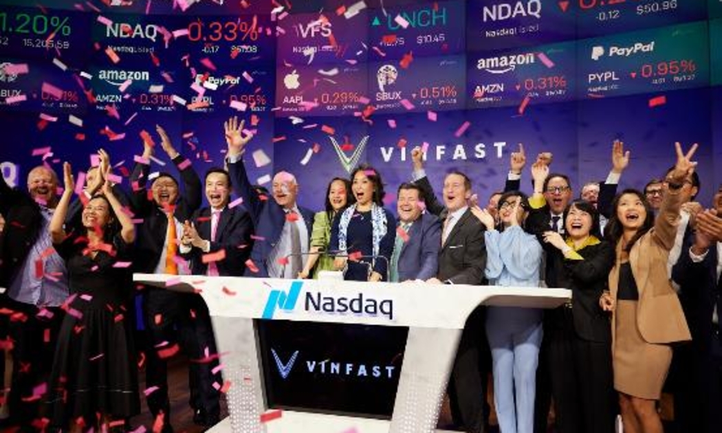 Đại diện VinFast tại lễ rung chuông và chính thức ra mắt trên Nasdaq Global Select Market.