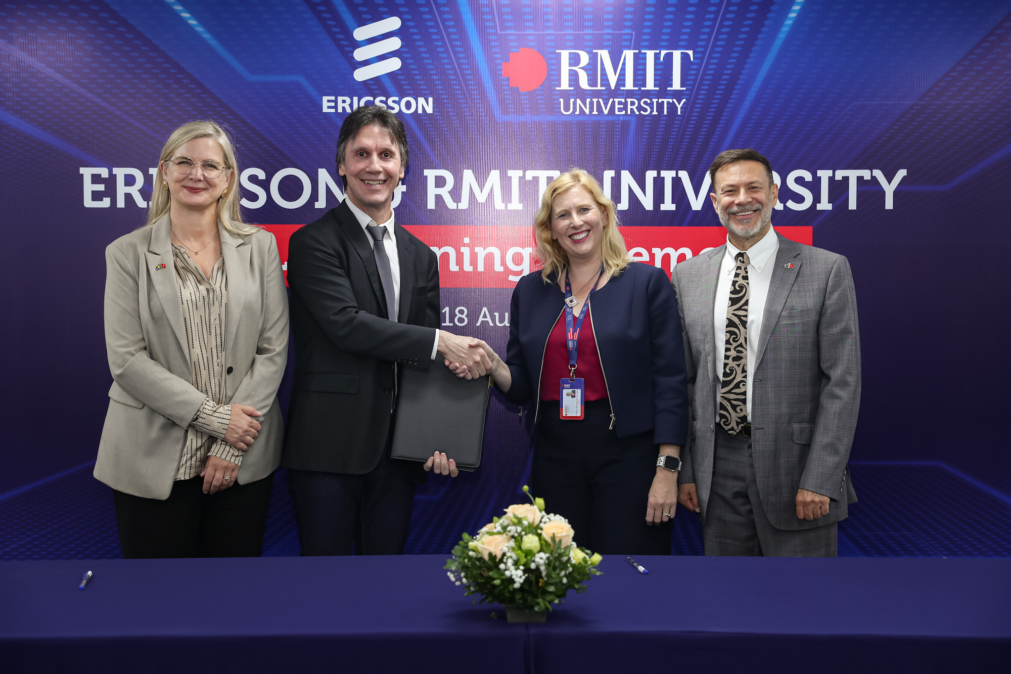Ericsson v&agrave; Đại học RMIT ng&agrave;y 18/8/2023 đ&atilde; k&yacute; thỏa thuận th&agrave;nh lập Ph&ograve;ng th&iacute; nghiệm AI RMIT & Ericsson trước sự chứng kiến của Đại sứThụy Điển v&agrave; Đại sứ Australia tại Việt Nam.