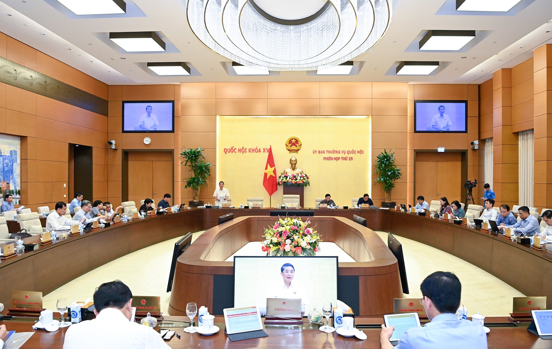 Toàn cảnh phiên họp.