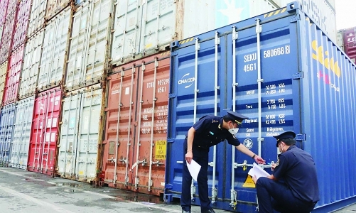 Căng thẳng thu ngân sách hải quan