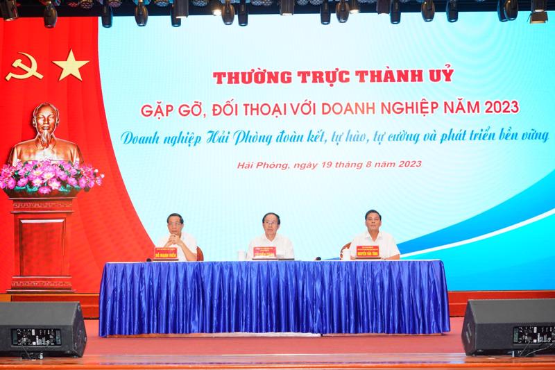 The dialogue with local businesses was held by the city’s Standing Party Committee.