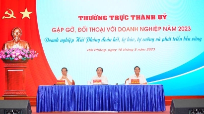 Hai Phong authorities hold dialogue with businesses
