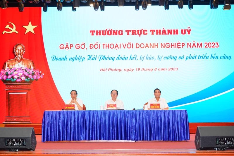 Hai Phong authorities hold dialogue with businesses