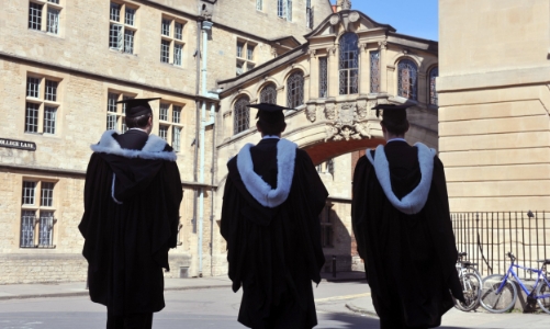 Trường học ở Mỹ thay đổi thái độ với ChatGPT: Từ cấm đến đưa AI vào chương trình học