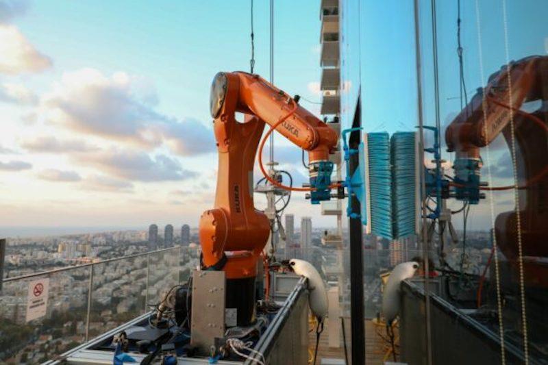 Robot đang thay thế lực lượng công nhân lau kính tại các tòa nhà chọc trời