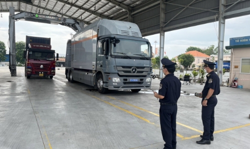 Hải quan gia tăng máy soi ngăn hàng lậu và chất cấm tại các cửa khẩu