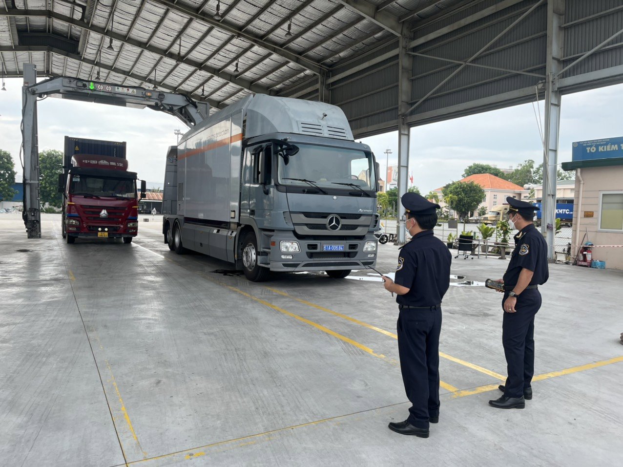 Công tác soi chiếu hàng hóa nhằm tối ưu hiệu quả giám sát hải quan, ngăn chặn gian lận và tạo thuận lợi cho hoạt động xuất nhập khẩu.