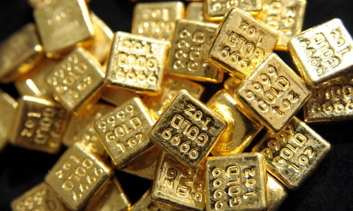 Giá vàng thoát đáy 5 tháng, áp lực giảm từ lãi suất ngày càng lớn