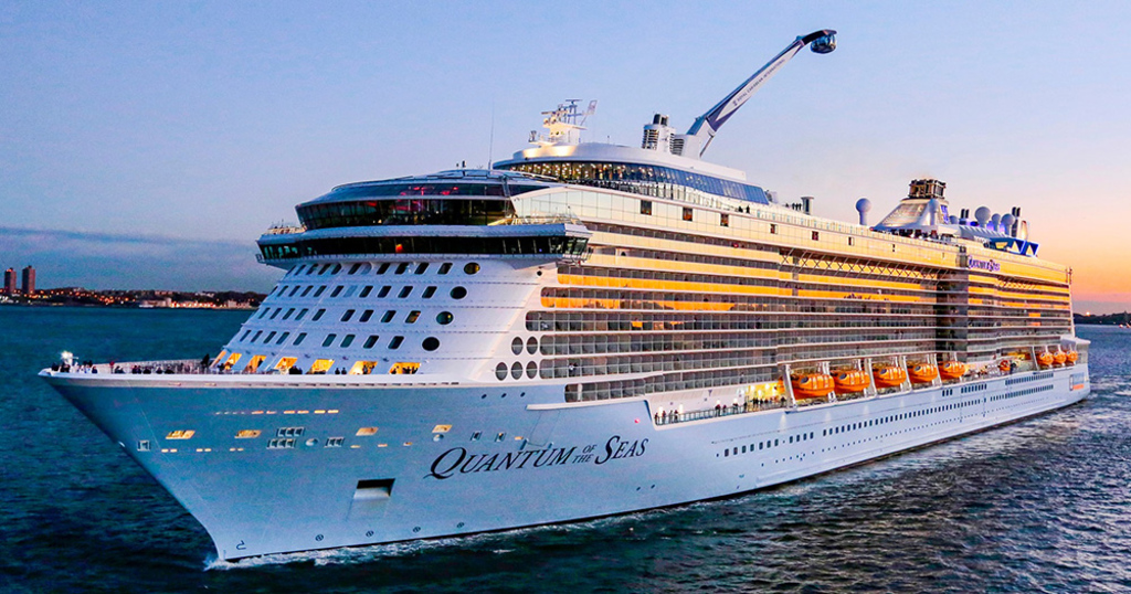 Tàu du lịch cao cấp Spectrum Of The Seas đã trở lại Nha Trang vào ngày 21/8/2023 sau chuyến đến thăm hồi đầu tháng.