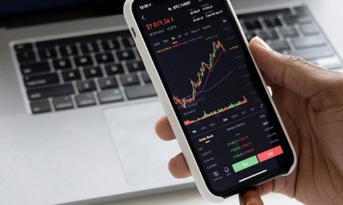 Lập 6 trang web lừa đảo kinh doanh chứng khoán quốc tế