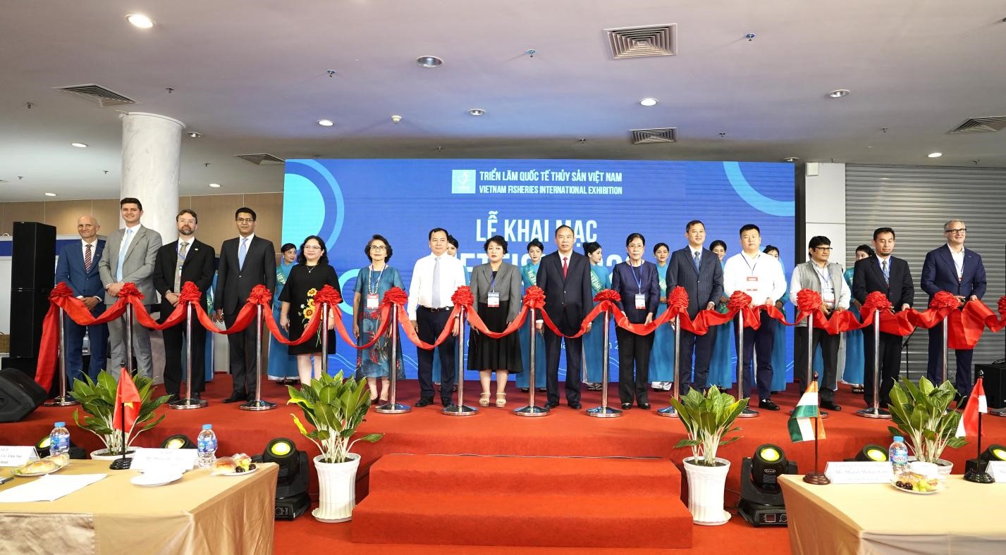 Cắt băng khai mạc Vietfish lần thứ 24.