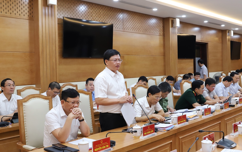 Phó Chủ tịch UBND tỉnh Thanh Hóa Mai Xuân Liêm phát biểu tại phiên họp