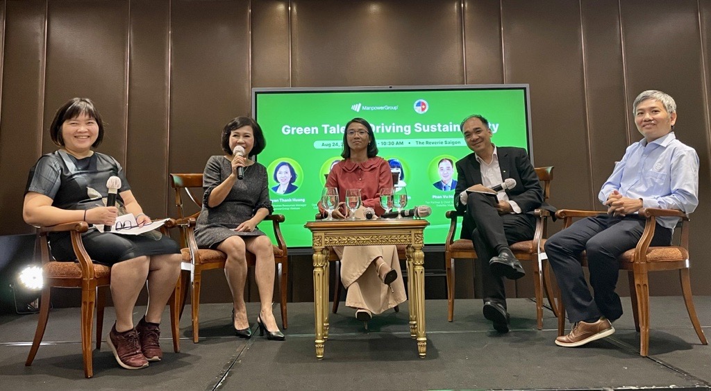 Các chuyên gia chia sẻ tại hội thảo.