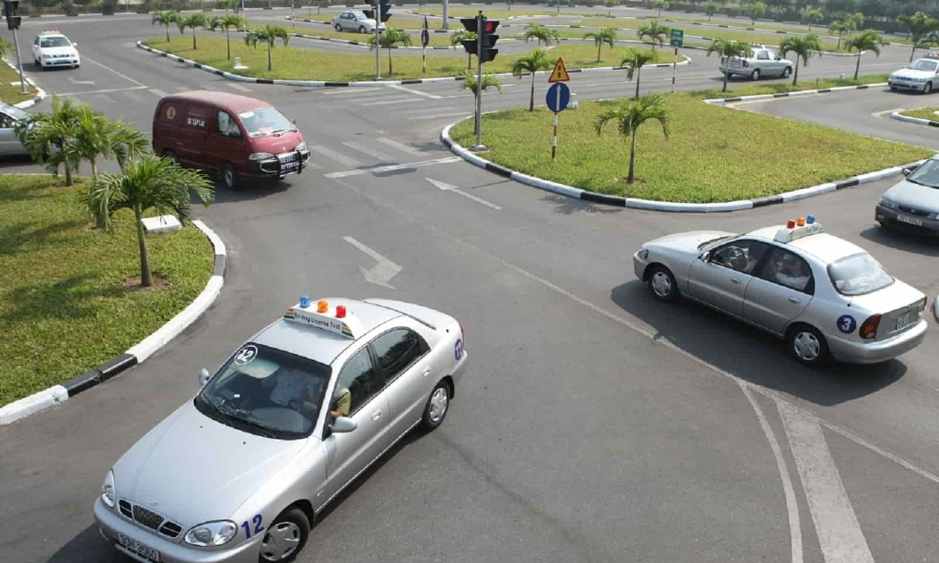 TP.HCM đề xuất các bộ môn lý thuyết lái xe ô tô hạng B1, B2, C chuyển đổi sang hình thức dạy và học online - Ảnh minh họa
