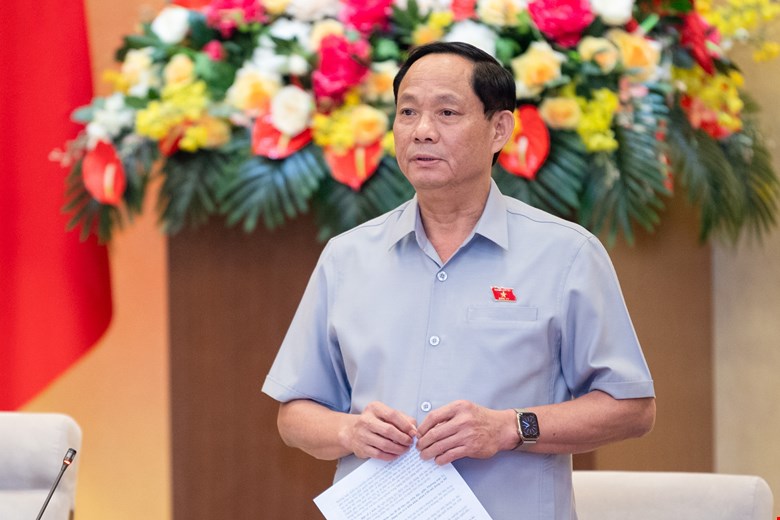 Phó Chủ tịch Quốc hội Trần Quang Phương phát biểu tại phiên họp