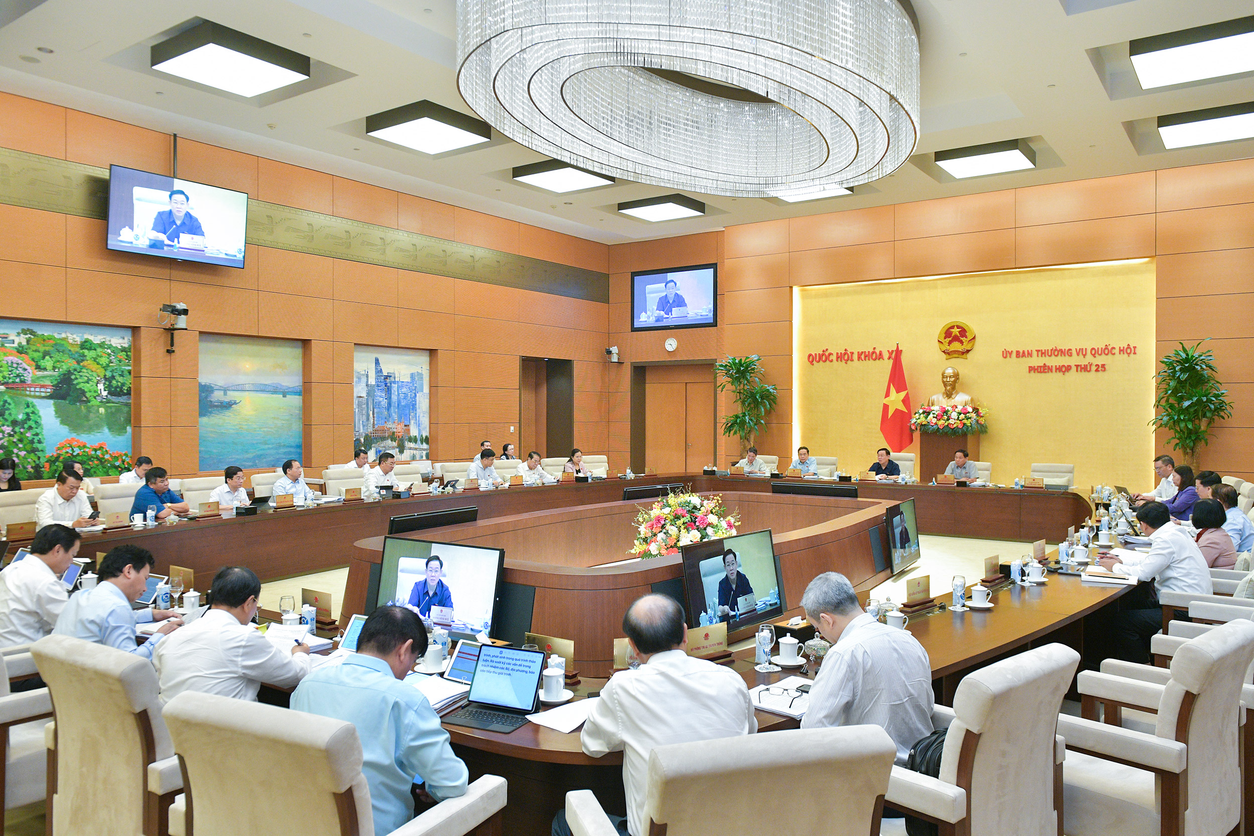 Quang cảnh phi&ecirc;n họp