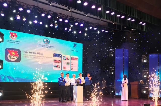 Nghi thức ra mắt Ứng dụng Tuổi trẻ Đà Nẵng. Ảnh Ngô Anh Văn 