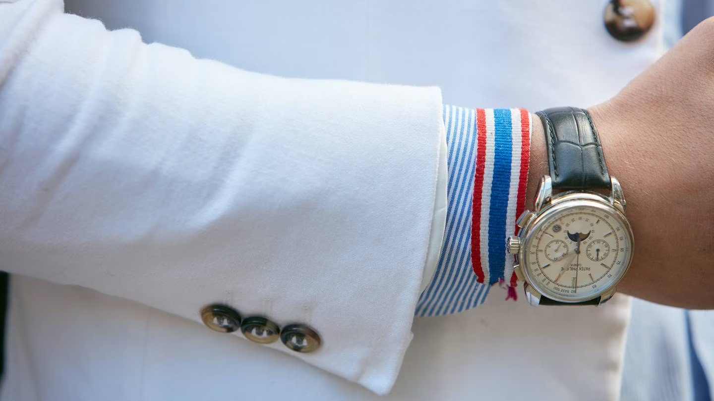 H&atilde;y thận trọng với việc chia sẻ qu&aacute; nhiều ảnh của bất kỳ chiếc đồng hồ cao cấp n&agrave;o m&agrave; bạn sở hữu tr&ecirc;n mạng x&atilde; hội.