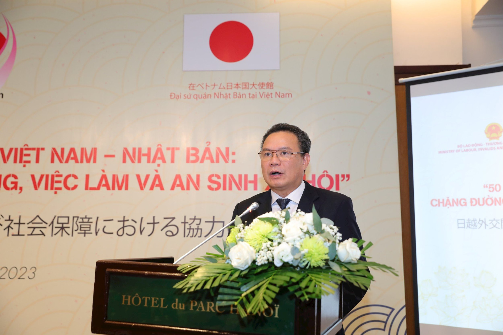 Thứ trưởng Bộ Lao động &ndash; Thương binh v&agrave; X&atilde; hội L&ecirc; Văn Thanh ph&aacute;t biểu tại hội thảo.