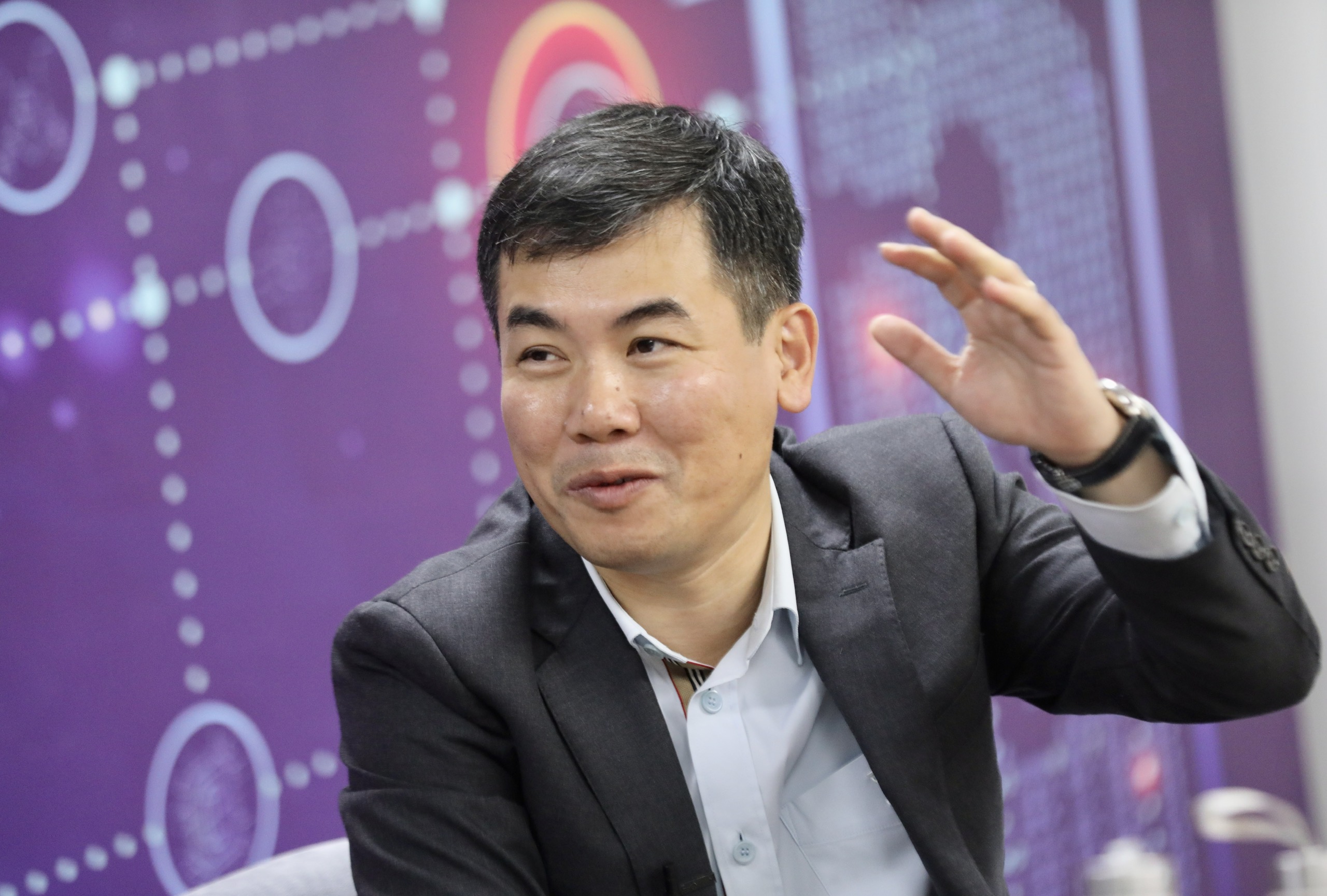 &Ocirc;ng L&ecirc; B&aacute; T&acirc;n, Gi&aacute;m đốc Kỹ thuật, Tập đo&agrave;n C&ocirc;ng nghiệp - Viễn th&ocirc;ng Qu&acirc;n đội (Viettel) tại&nbsp;tọa đ&agrave;m &ldquo;Ph&aacute;t triển mạng 5G make in Việt Nam v&agrave; cơ hội th&uacute;c đẩy thương mại h&oacute;a 5G&rdquo; ng&agrave;y 25-08-2023.&nbsp;Ảnh: Việt Dũng.