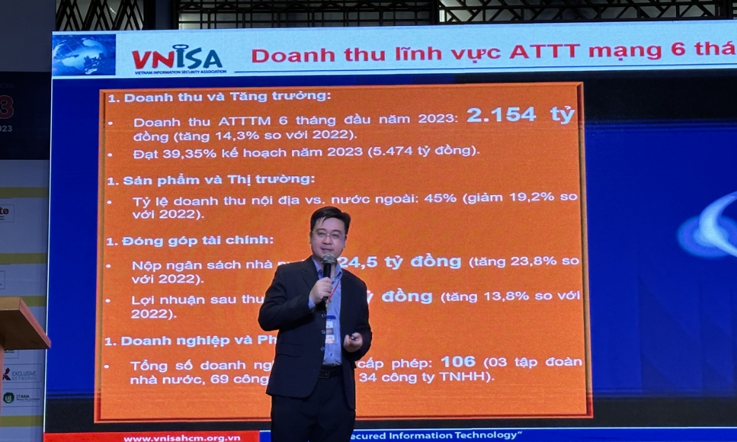 PGS.TS Trần Minh Triết, Phó Chủ tịch chi hội VNISA phía Nam báo cáo khảo sát về hiện trạng an toàn thông tin khu vực phía Nam năm 2023.