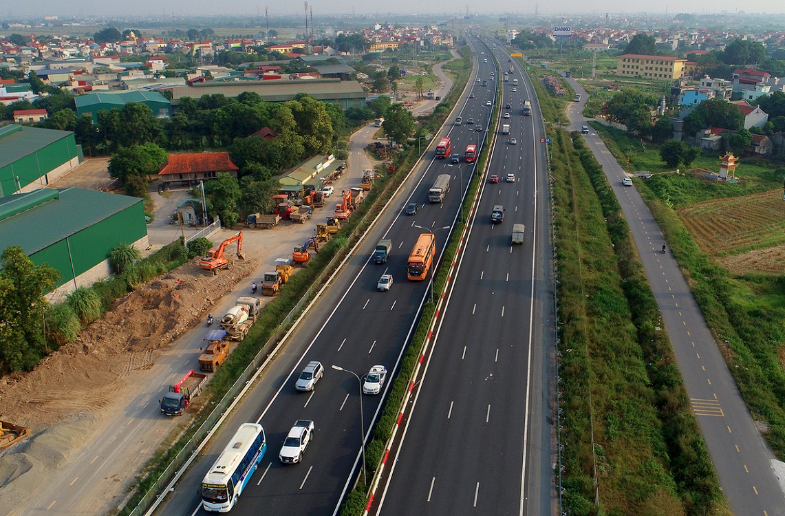 Đến nay, cả nước đã có 1.729 km đường bộ cao tốc. Phấn đấu đến cuối năm 2025 có 3.000 km đường bộ cao tốc và đến năm 2030 có 5.000 km đường bộ cao tốc.