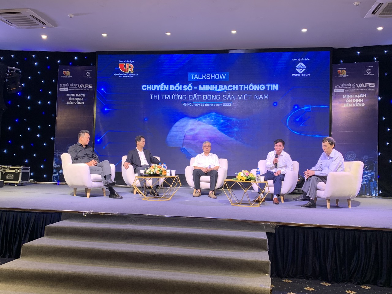 Các chuyên gia thảo luận về chuyển đổi số trong lĩnh vực môi giới bất động sản (Ảnh: PV).