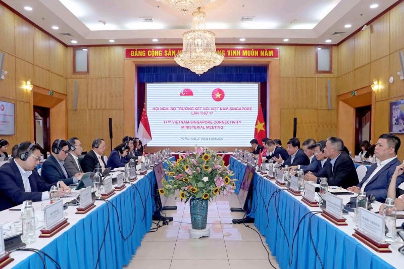 Vietnam & Singapore set up working group to boost economic ties
