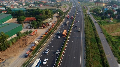 PM seeks optimization of expressways for development