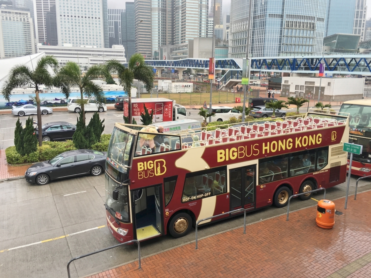 Trừ khi du khách phục hồi về mức trước năm 2019, tốc độ tăng trưởng của Hồng Kông sẽ chậm lại trong nửa cuối năm.