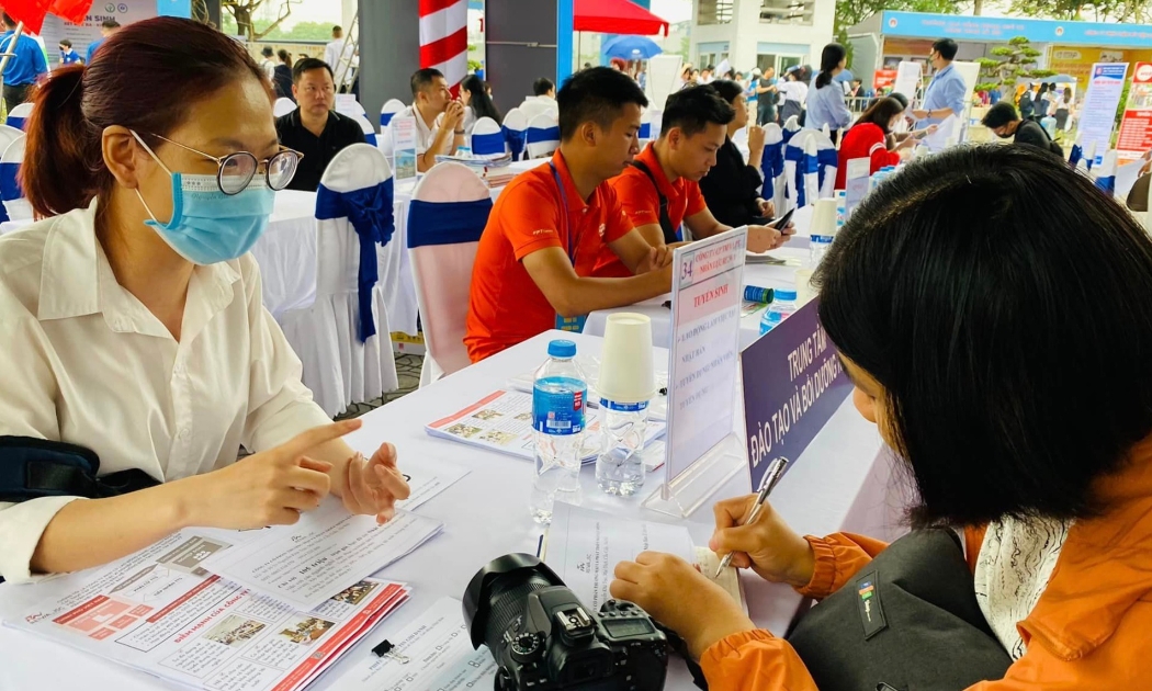 Doanh nghiệp tuyển dụng lao động tại Hà Nội. Ảnh - N.Dương.
