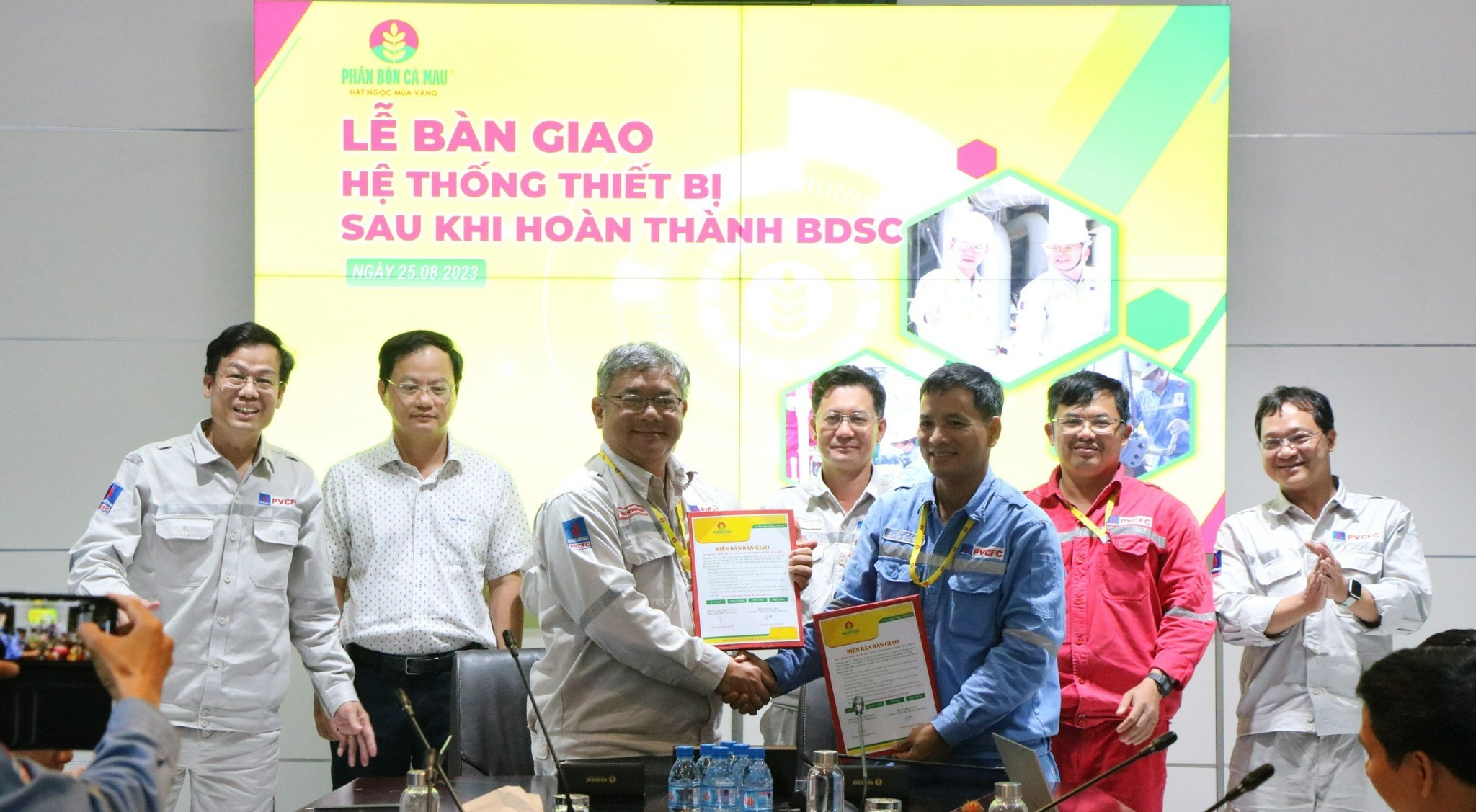 Lễ bàn giao hệ thống thiết bị sau khi hoàn thành bảo dưỡng sửa chữa.