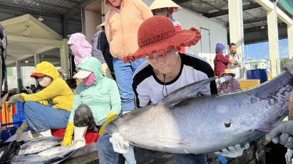 Minister seeks sustainable, highly-competitive fishing industry