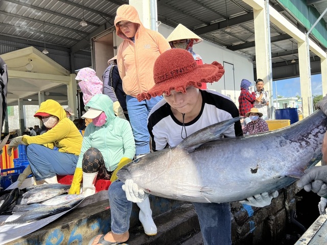 Minister seeks sustainable, highly-competitive fishing industry