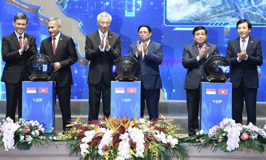 Thủ tướng Phạm Minh Chính và Thủ tướng Lý Hiển Long dự Hội nghị thúc đẩy triển khai các dự án hợp tác đầu tư Việt Nam-Singapore. Ảnh: Tri Phong.