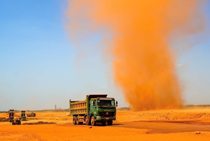 Người dân đề nghị thực hiện các biện pháp khắc phục tình trạng ô nhiễm bụi do ảnh hưởng từ hoạt động thi công.