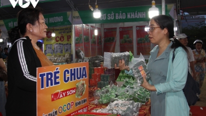 Binh Dinh trade fair displaying high-quality seafood and OCOP products