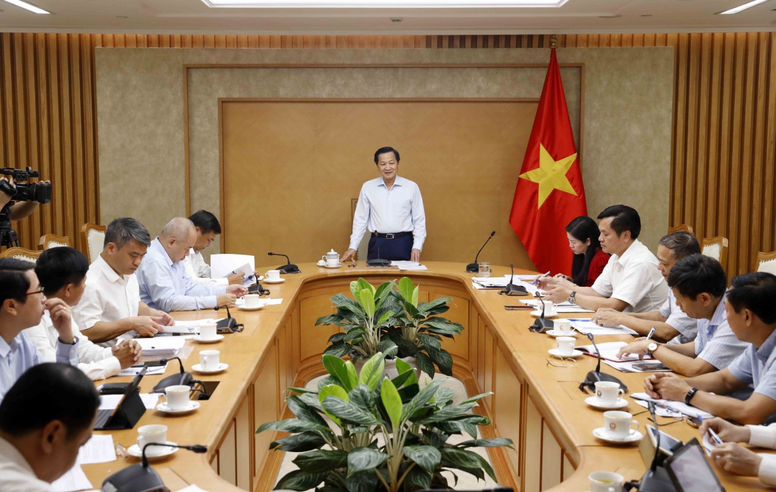 Phó Thủ tướng Lê Minh Khái: 