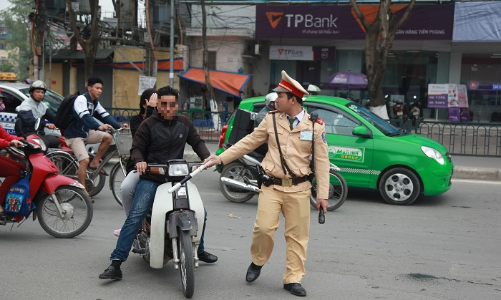 Cử tri kiến nghị bỏ xử phạt người tham gia giao thông khi không mua bảo hiểm xe máy
